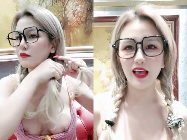 颜值不错的风骚女模特,大辫子漏出骚奶子诱惑狼友跟两位大哥激情3P�