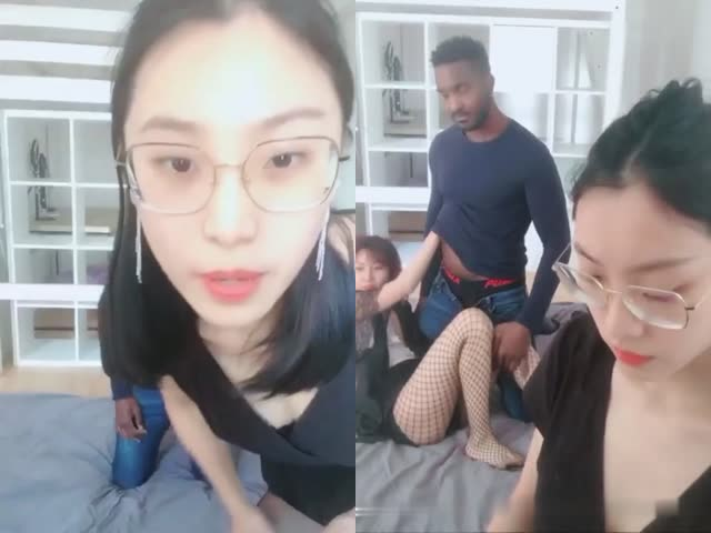 (刘玥) 闺蜜小鱼在直播平台给黑人猛男吹箫�