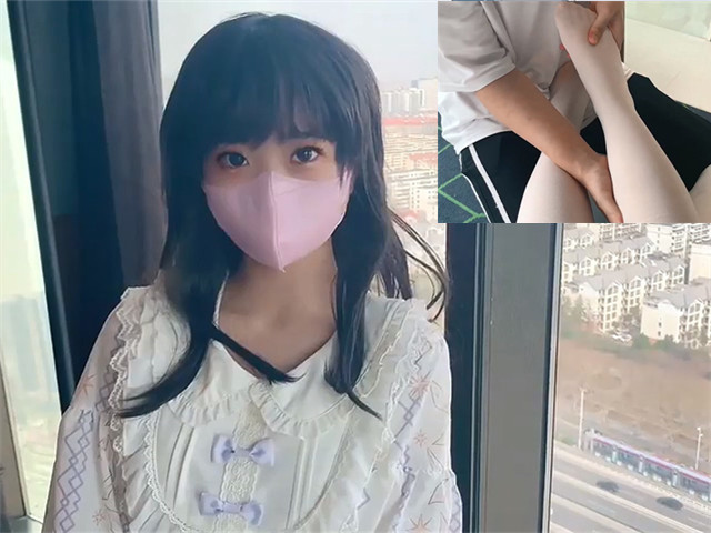 [萝莉少女]新晋极品网红美少女[元气兔]白丝洛丽塔的足丝服务�