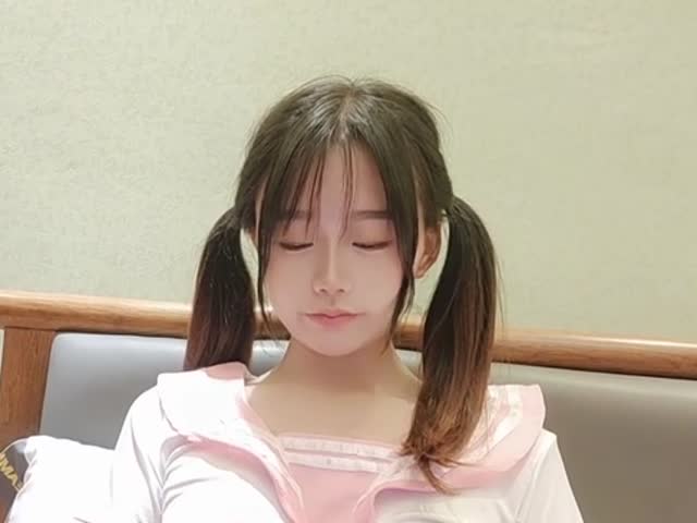 极品美貌萝莉表妹的情色勾引�