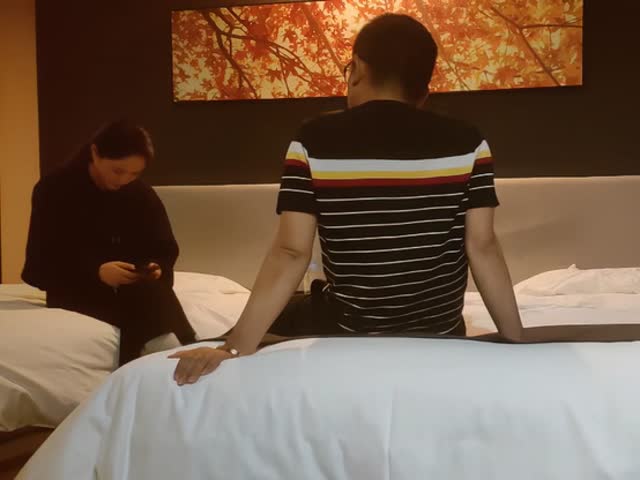偷拍甜美空姐,温柔少妇�
