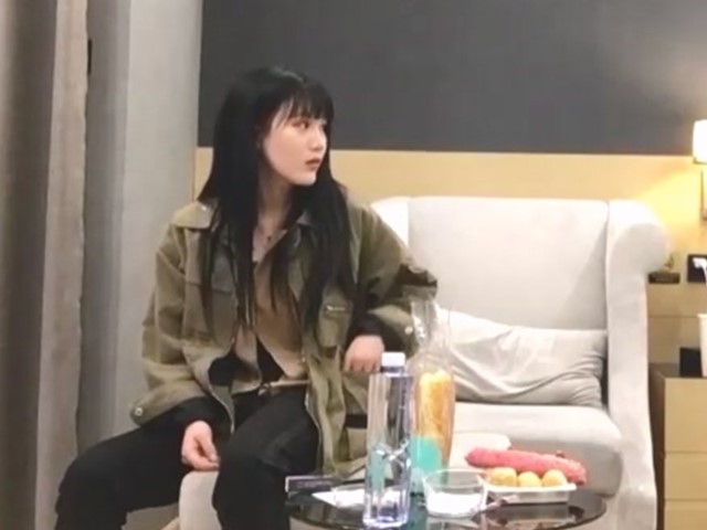 『探花小海』约炮实录良家女孩.半推半就无套做爱�
