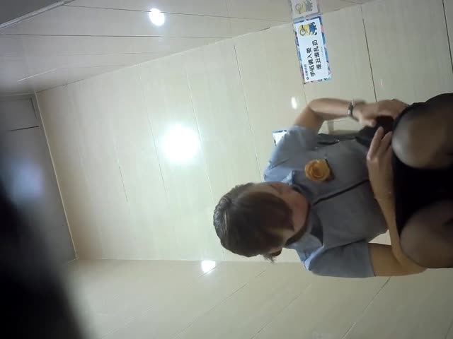 进入厕所尿尿合集