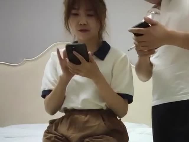 漂亮马尾小姐姐,口活不错认真吸吮�