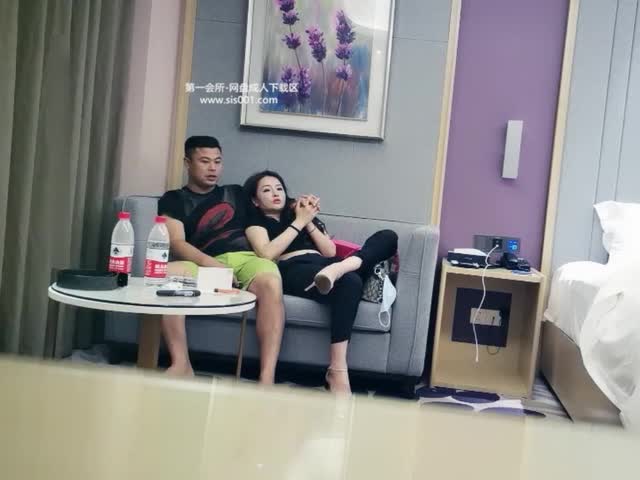 修身黑衣丰满御姐撩人风情看了就想侵犯�