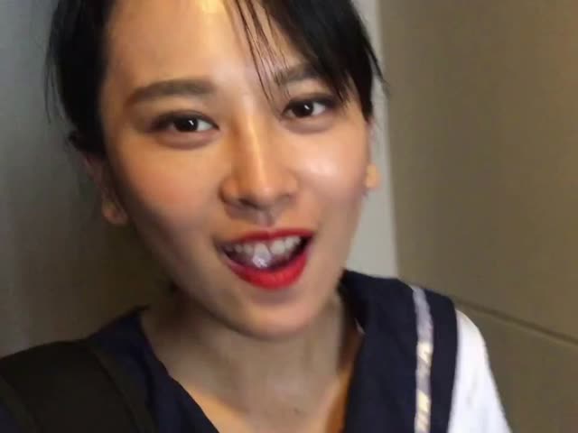 被猥琐摄像师下药迷翻玩她的小嫩鲍 �