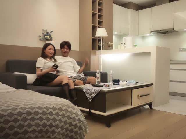 寻花偷拍-男主高价約了个黑丝大奶骚御姐…�