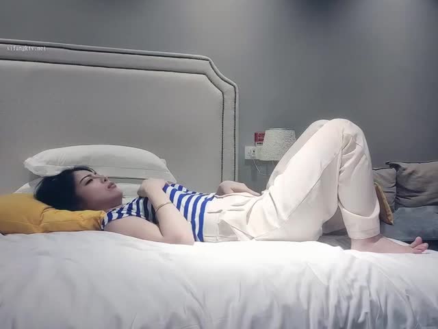 【夜太美七夜】约骚气美女啪啪�