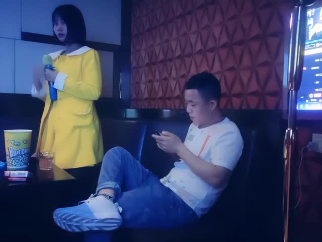 七天高端外围KTV内射三陪小姐姐�