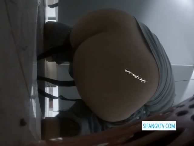 【我的好闺蜜TP系列】某艺校高颜值厕拍 两三成群来嘘嘘  