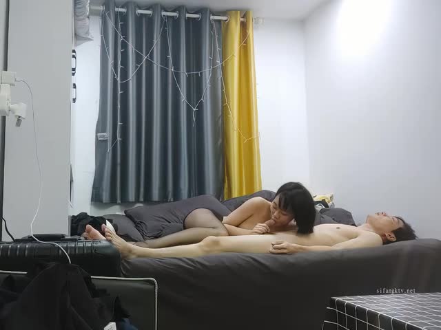 【麻辣王子】肌肉小帅哥，良家学生妹�