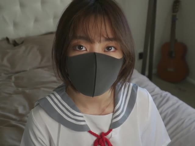 HongKongDoll室友穿JK迷你裙�