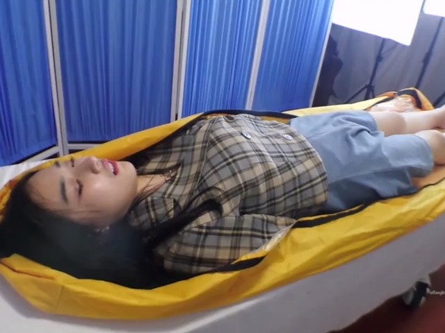 【fc冰恋】大尺度早逝的女大学生，乳房丰满极品冰感十足�