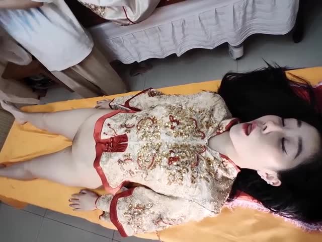  大尺度美女死后