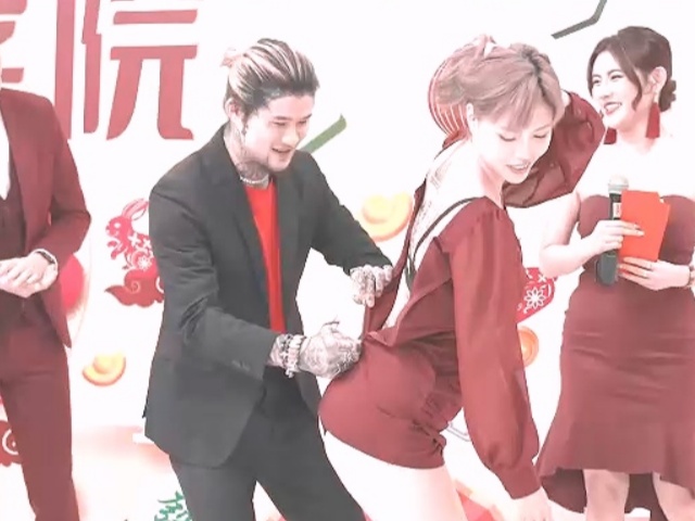 抖阴学院DYXY014雀王争霸-坏坏�