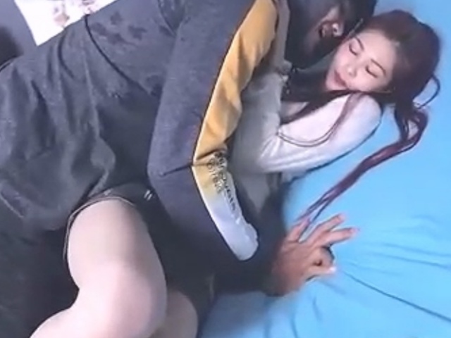天美传媒TMP0034校花学姐找宅男学弟修理她的骚穴-湘湘�