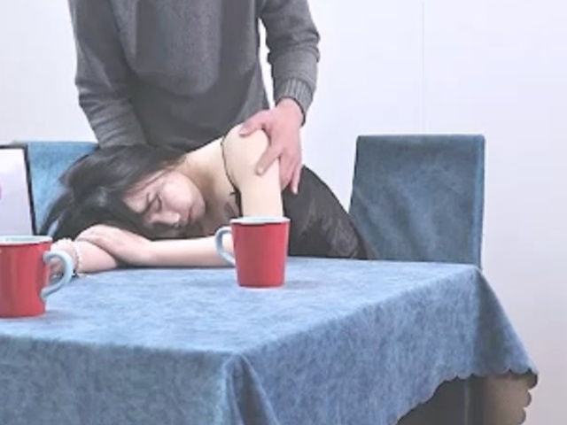 星空传媒XKG107荡妇被公公奸淫全程被情妇偷拍-橙子�