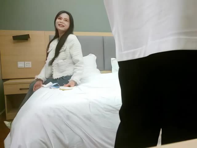 19岁小美女,下海援交做外围�