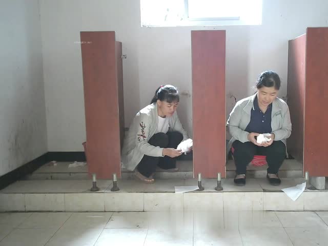 佼佼者全景厕拍1镜4位置3