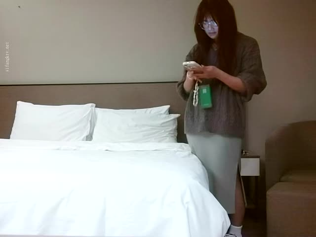 寻花偷拍-四眼男主约操肥臀贫乳眼镜学生妹…�