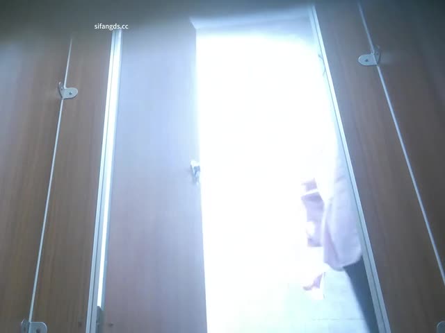 【超近厕拍】偷拍游乐城大屁股(2)3  �