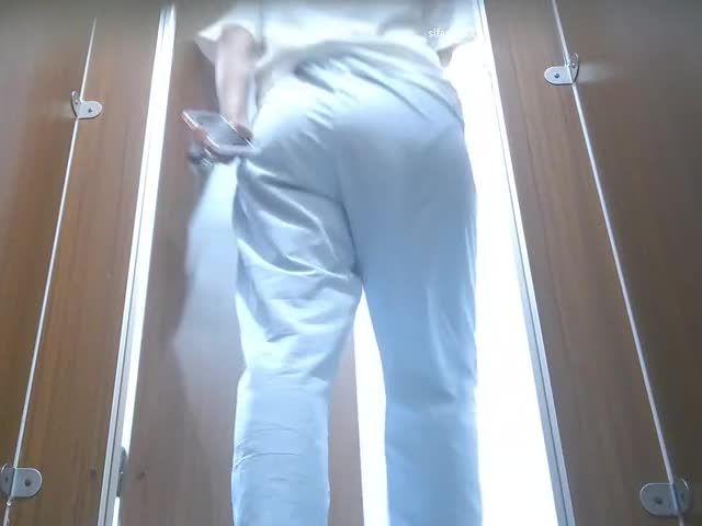 【超近厕拍】偷拍游乐城大屁股(6) 1   