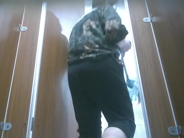 【超近厕拍】偷拍游乐城大屁股(6) 5 