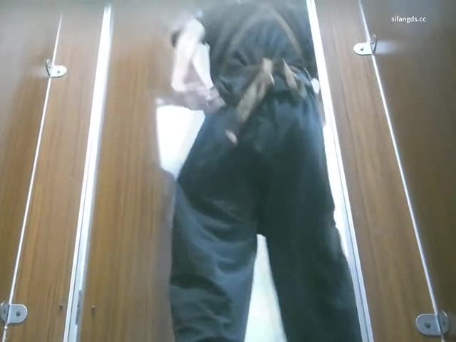 【超近厕拍】偷拍游乐城大屁股(6) 