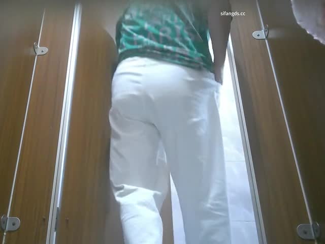 【超近厕拍】偷拍游乐城大屁股(7) 3  