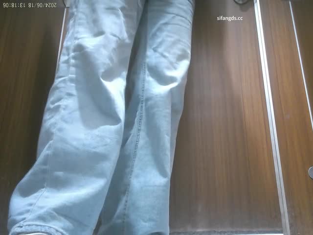 【超近厕拍】偷拍游乐城大屁股(8)2 