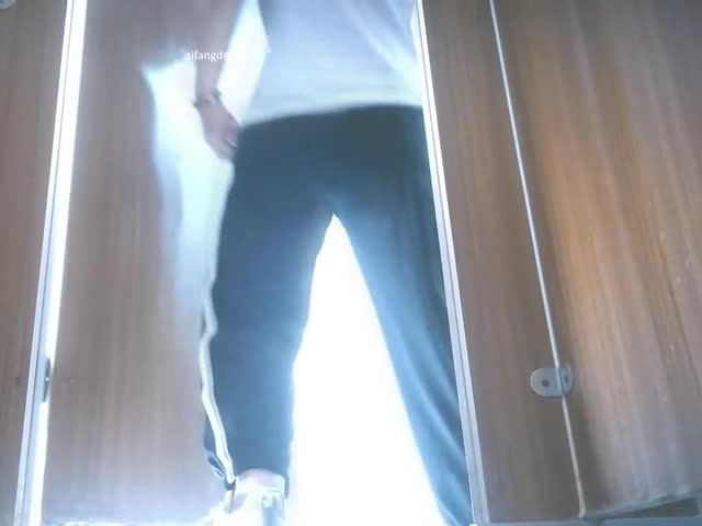 【超近厕拍】偷拍游乐城大屁股(9)1 