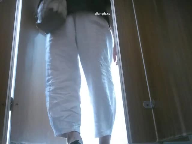 【超近厕拍】偷拍游乐城大屁股(9)3 