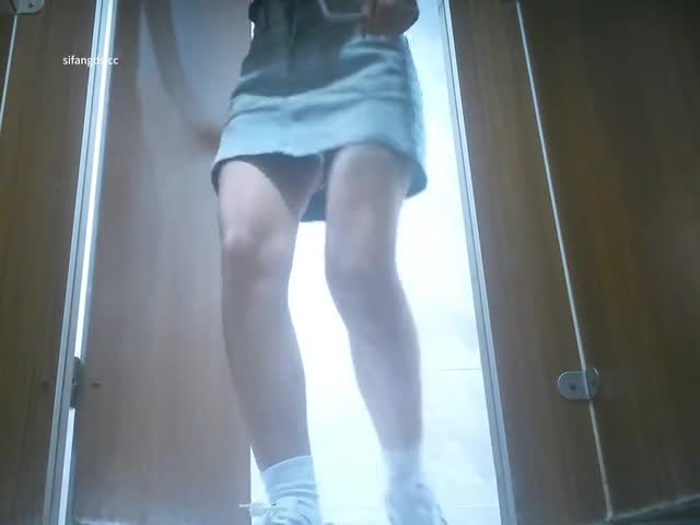 【超近厕拍】偷拍游乐城大屁股(12)1  �