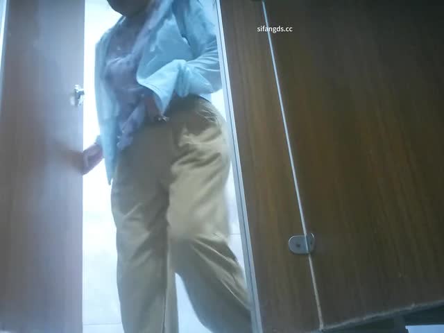 【超近厕拍】偷拍游乐城大屁股(12)4  