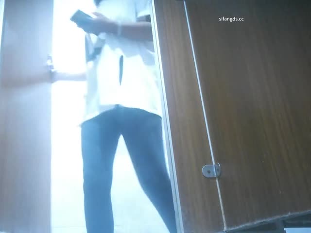 【超近厕拍】偷拍游乐城大屁股(12)5 