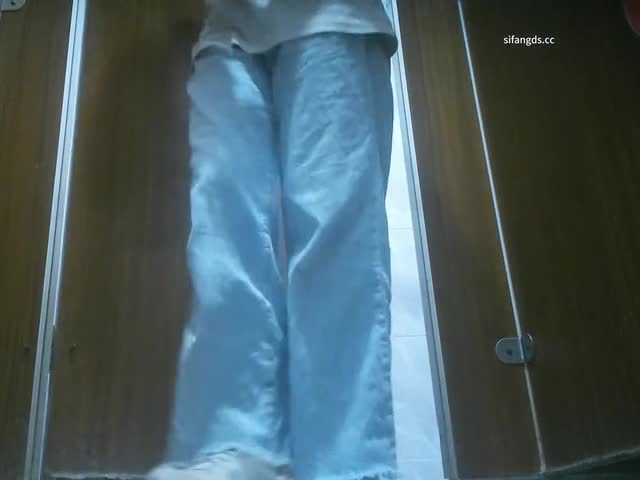 【超近厕拍】偷拍游乐城大屁股(14) 3 