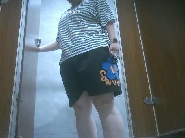【超近厕拍】偷拍游乐城大屁股(15) 3  �