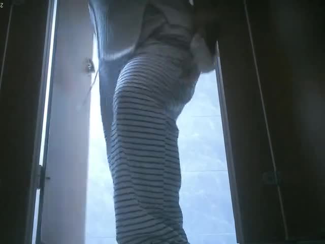 【超近厕拍】偷拍游乐城大屁股(16)   �