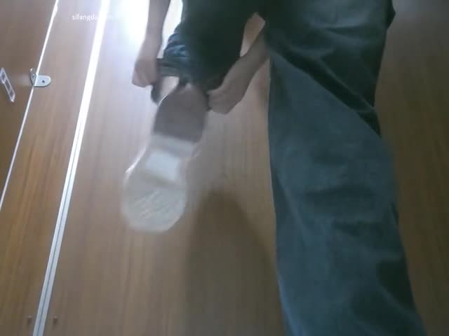 【超近厕拍】偷拍游乐城大屁股(17)4   