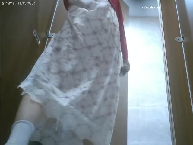 【超近厕拍】偷拍游乐城大屁股(17)2  �