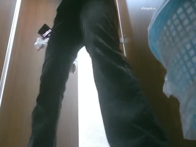 【超近厕拍】偷拍游乐城大屁股(18) 1�