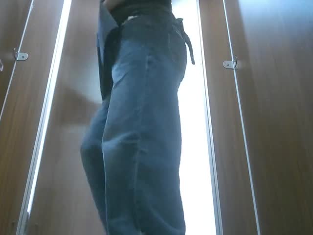 【超近厕拍】偷拍游乐城大屁股(18)  �