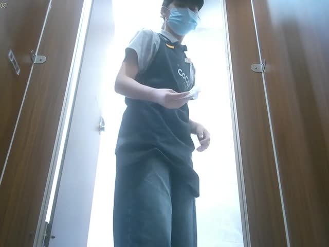 【超近厕拍】偷拍游乐城大屁股(18)  