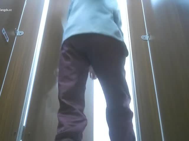 【超近厕拍】偷拍游乐城大屁股(18) 4 