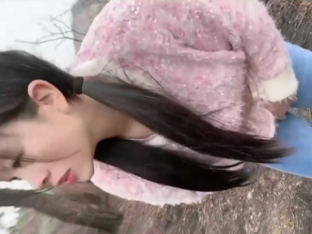 乡村女孩野外游玩遭遇色魔-嘉洛�