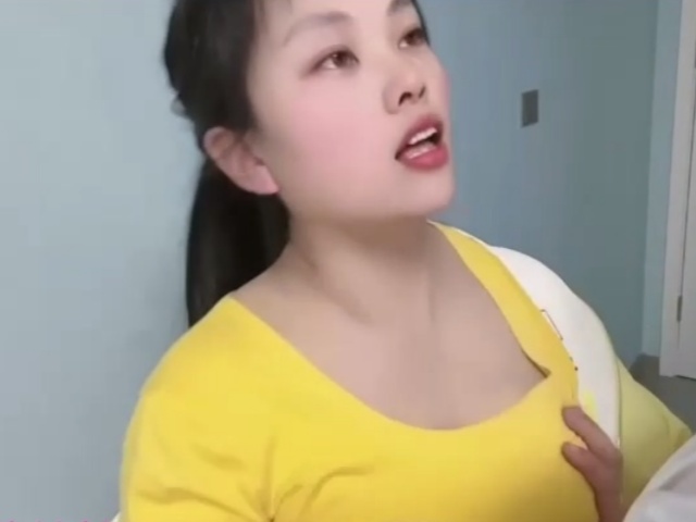 女大学生野外游玩与大部队走失被绑匪趁虚而入-嘉洛�