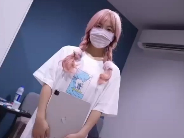 内衣模特试镜遭遇导演潜规则 - 樱花小猫�