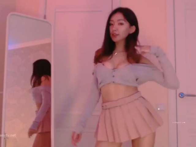 气质美女设计师Iama高价私拍�