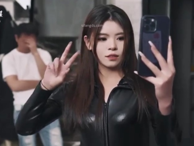 星空传媒XK8164公路皇后网红女机车手被强行插入-七月�