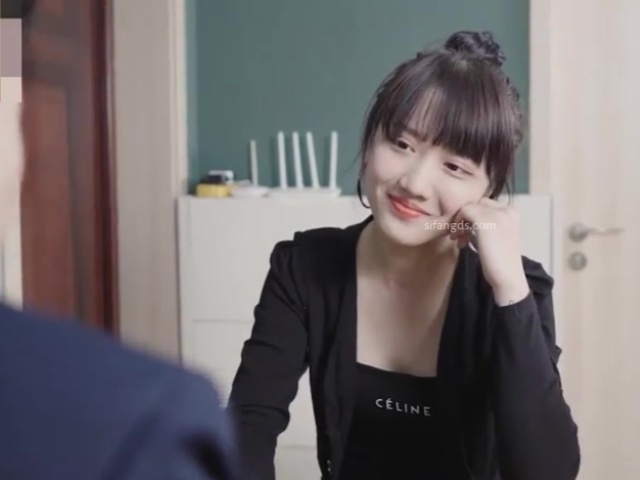 星空传媒XKG172逮住机会顺势强上兄弟貌美的嫩妻-苏小沫�